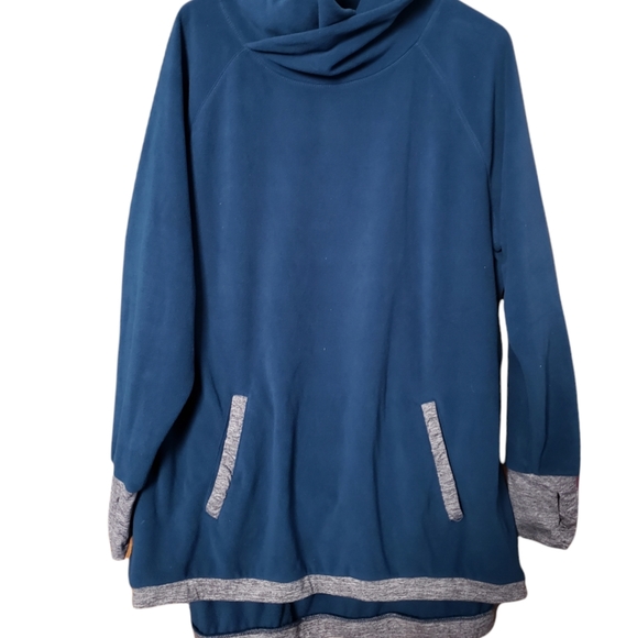 Old Navy woman's active fleece sweater - Picture 1 of 3